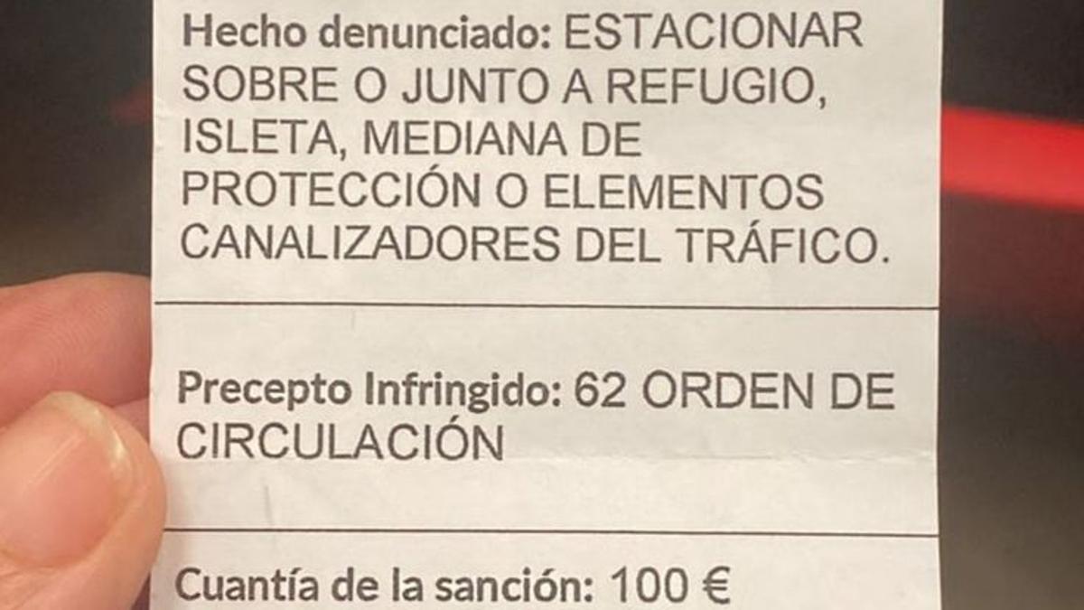 Esta es la multa falsa que aparece en algunos coches de Madrid.