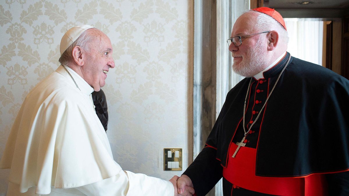 (FILES) This file handout photo taken on February 03, 2020 by the Vatican Media shows Pope Francis (L) greeting chairman of the German Bishops’ Conference, Archbishop of Munich and Freising, German Cardinal Reinhard Marx during a private audience at the Vatican. - One of Germany’s leading Catholic bishops, Cardinal Reinhard Marx, said on June 4, 2021 that he had offered Pope Francis his resignation over the church’s institutional and systemic failure in dealing with child sex abuse scandals. (Photo by Handout / VATICAN MEDIA / AFP) / RESTRICTED TO EDITORIAL USE - MANDATORY CREDIT AFP PHOTO / VATICAN MEDIA - NO MARKETING NO ADVERTISING CAMPAIGNS - DISTRIBUTED AS A SERVICE TO CLIENTS --- (FILES) This file handout photo taken on February 03, 2020 by the Vatican Media shows Pope Francis (L) greeting chairman of the German Bishops’ Conference, Archbishop of Munich and Freising, German Cardinal Reinhard Marx during a private audience at the Vatican. - One of Germany’s leading Catholic bishops, Cardinal Reinhard Marx, said on June 4, 2021 that he had offered Pope Francis his resignation over the church’s institutional and systemic failure in dealing with child sex abuse scandals. (Photo by Handout / VATICAN MEDIA / AFP) / RESTRICTED TO EDITORIAL USE - MANDATORY CREDIT AFP PHOTO / VATICAN MEDIA - NO MARKETING NO ADVERTISING CAMPAIGNS - DISTRIBUTED AS A SERVICE TO CLIENTS ---