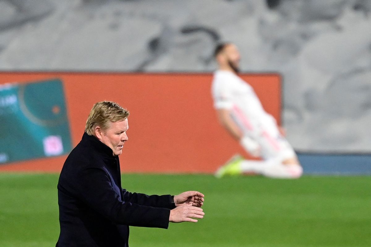 Koeman lamenta el 1-0 del Madrid marcado por Benzema en Valdebebas. Koeman lamenta el 1-0 del Madrid marcado por Benzema en Valdebebas.