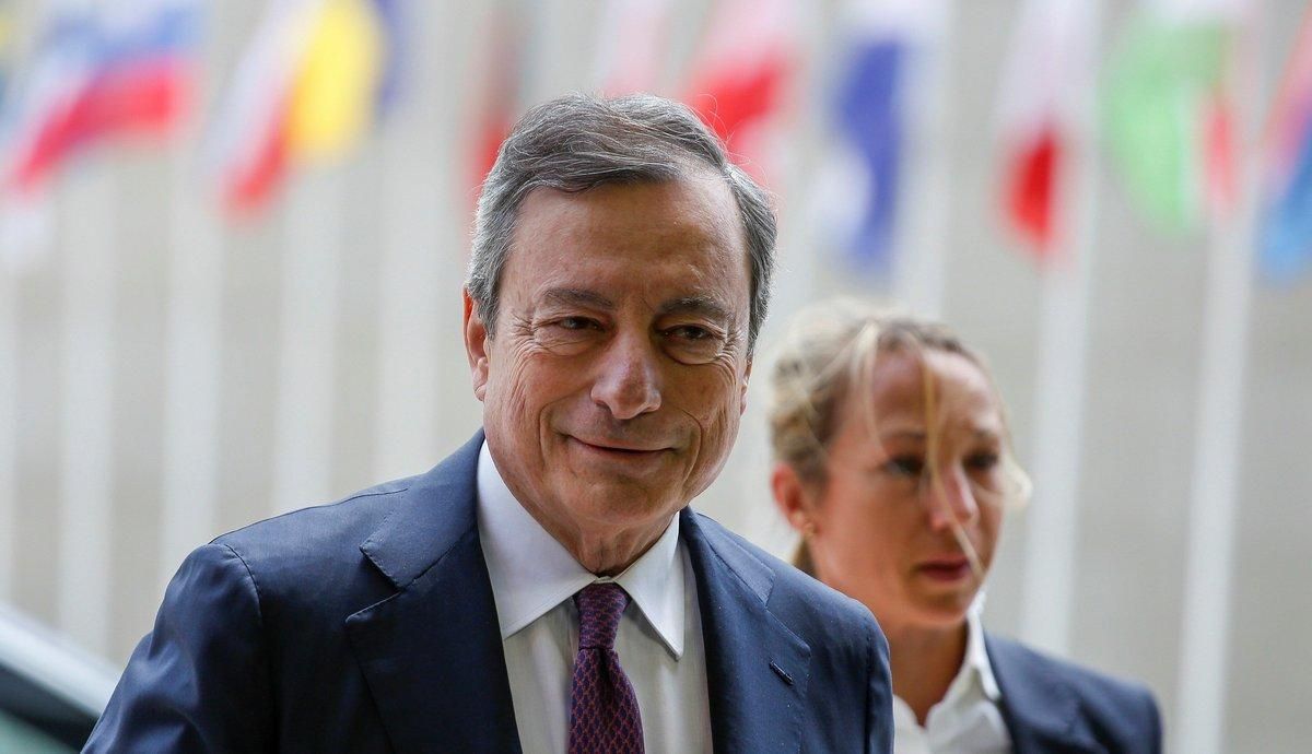 El presidente del Banco Central Europeo (BCE), Mario Draghi, a su llegada a la reunión de ministros de Economía y Finanzas de la eurozona en Luxemburgo. El presidente del Banco Central Europeo (BCE), Mario Draghi, a su llegada a la reunión de ministros de Economía y Finanzas de la eurozona en Luxemburgo.