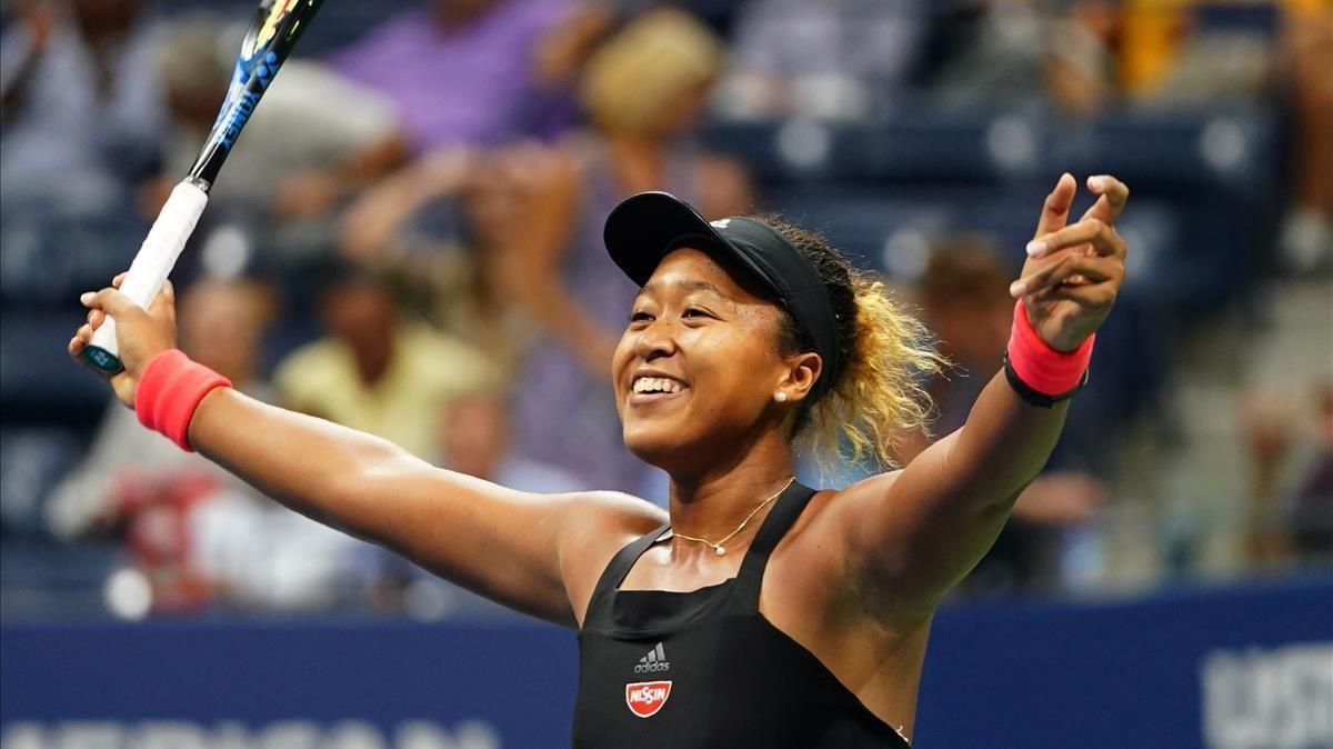 Naomi Osaka celebra su victoria sobre Madison Keys en semifinales del Abierto de EEUU.