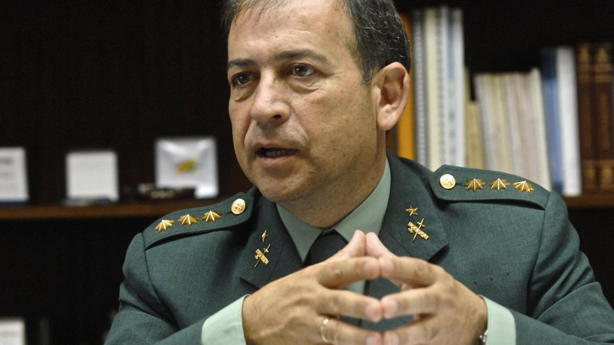 El general Francisco Espinosa Navas en su despacho de la Comandancia de Las Palmas cuando era coronel jefe. El general Francisco Espinosa Navas en su despacho de la Comandancia de Las Palmas cuando era coronel jefe.