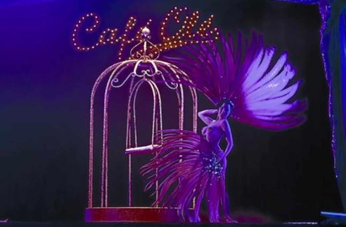 La artista estadounidense Dita Von Teese, la noche del sábado, durante su actuación en Eivissa. La artista estadounidense Dita Von Teese, la noche del sábado, durante su actuación en Eivissa.