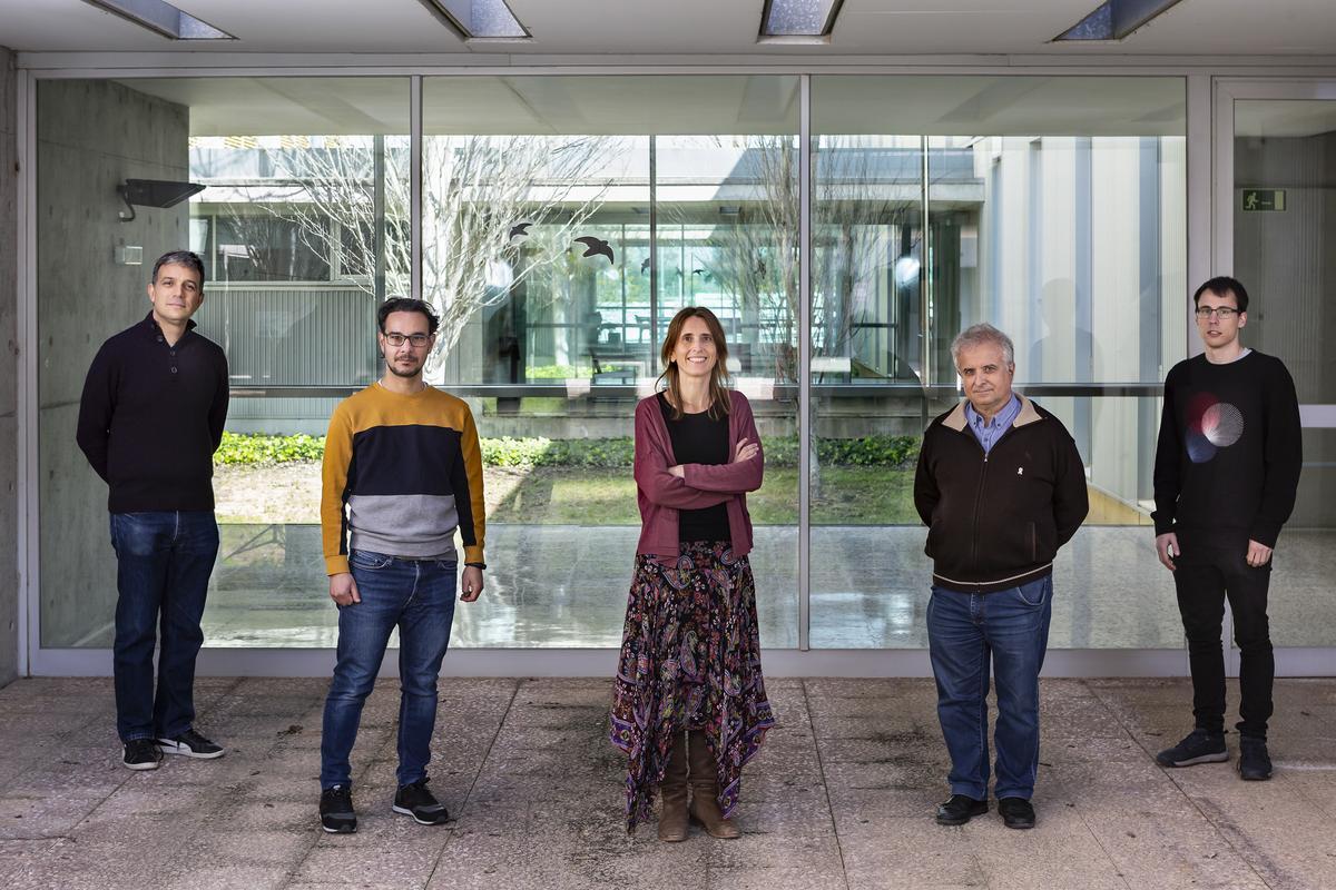 De izquierda a derecha, Enric Álvarez, Sergio Alonso, Clara Prats, Daniel López-Codina y Martí Català, miembros del Biocomsc. De izquierda a derecha, Enric Álvarez, Sergio Alonso, Clara Prats, Daniel López-Codina y Martí Català, miembros del Biocomsc.