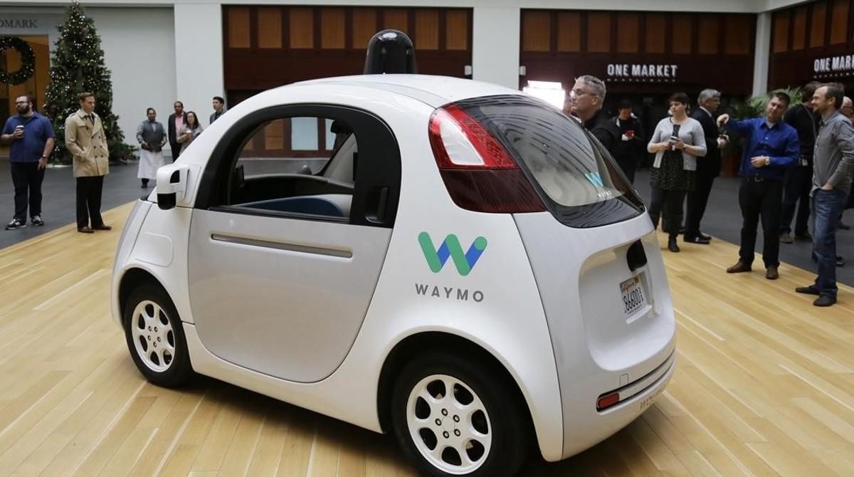El prototipo de coche autónomo de Waymo, la filial de Google, en San Francisco. El prototipo de coche autónomo de Waymo, la filial de Google, en San Francisco.