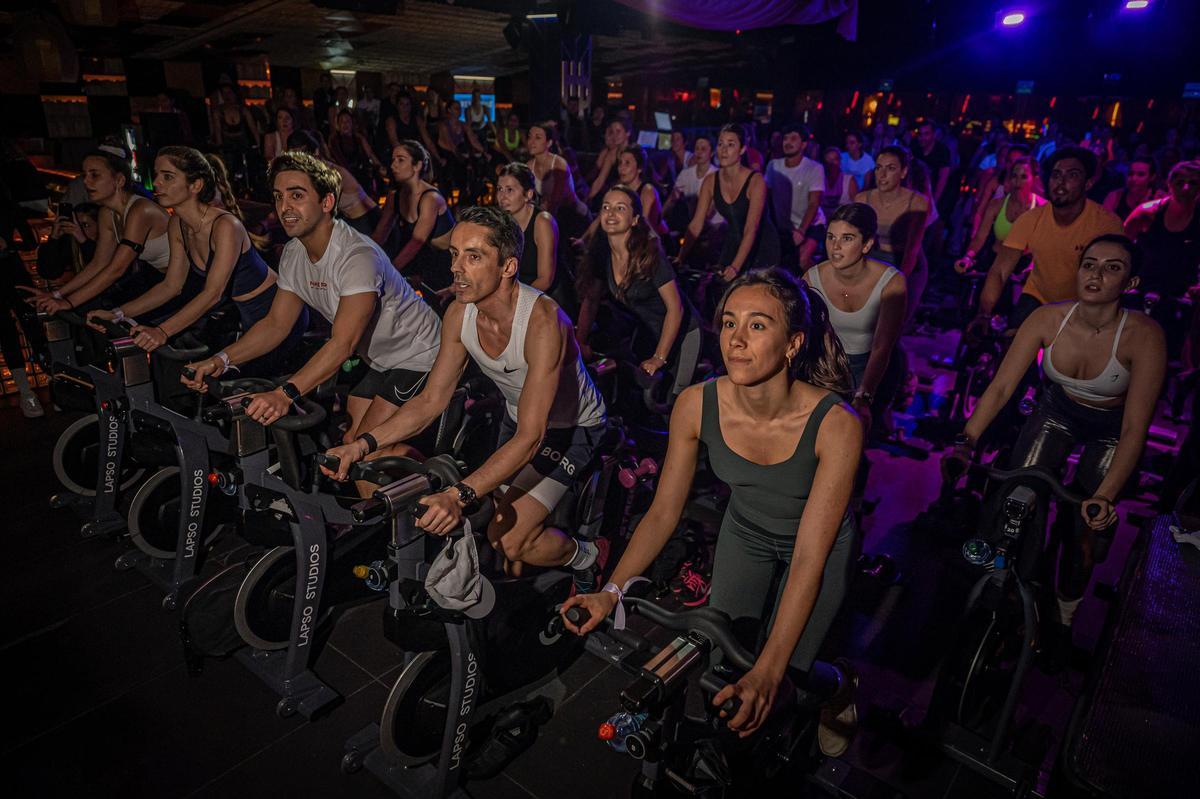 Sesión de ciclismo 'indoor' de Lapso Studios en la discoteca Bling ...