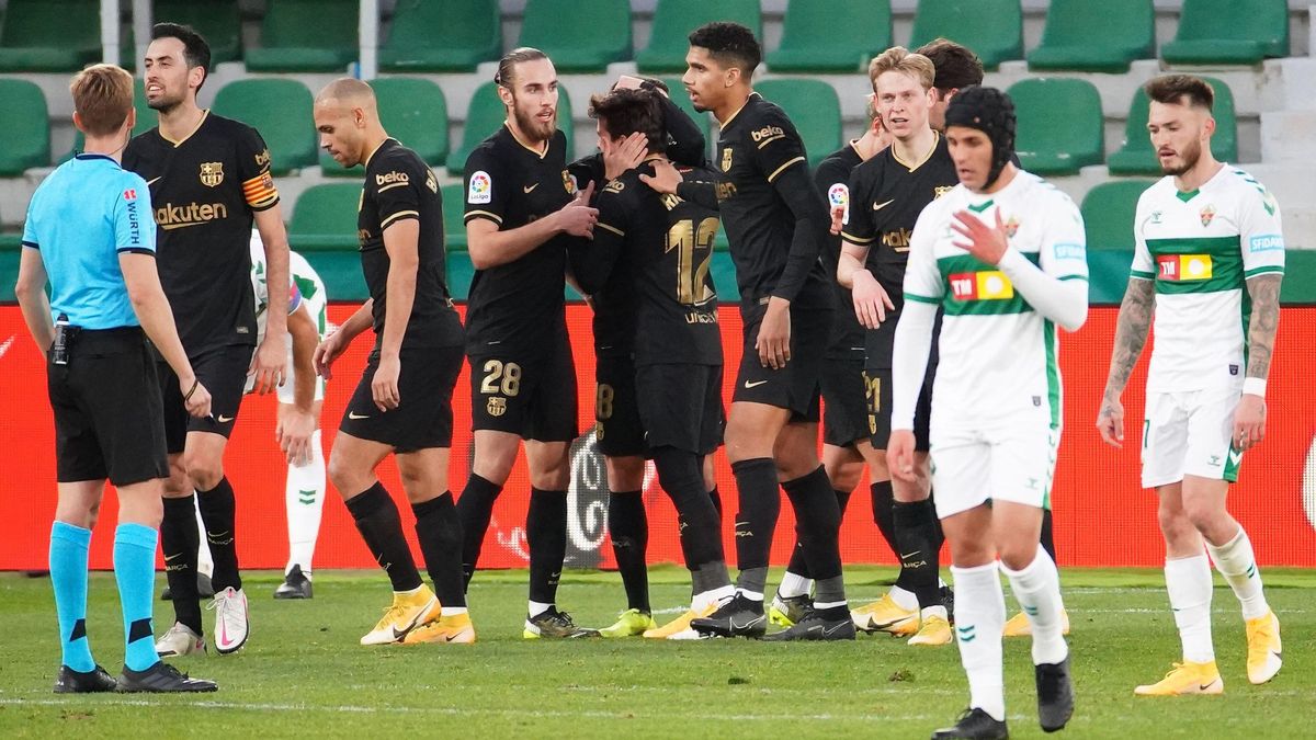 Los jugadores del Barça celebran el segundo gol de Elche, obra de Riqui Puig. Los jugadores del Barça celebran el segundo gol de Elche, obra de Riqui Puig.