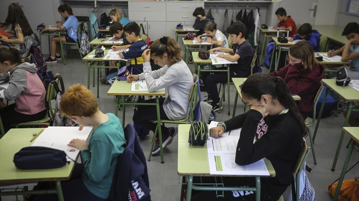 Prueba de competencias básicas en la escuela Mestre Enric Gibert i Camins, en Sant Andreu. Prueba de competencias básicas en la escuela Mestre Enric Gibert i Camins, en Sant Andreu.