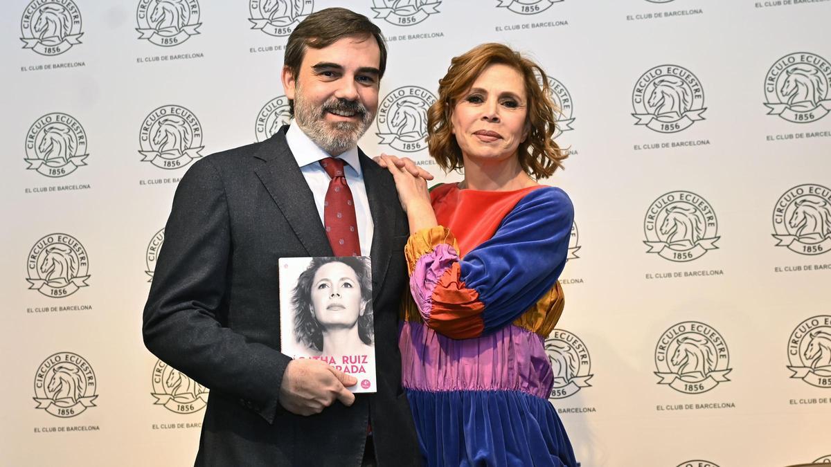 Antonio Delgado, presidente del Círculo Ecuestre con Ágatha Ruiz de la Prada. Antonio Delgado, presidente del Círculo Ecuestre con Ágatha Ruiz de la Prada.