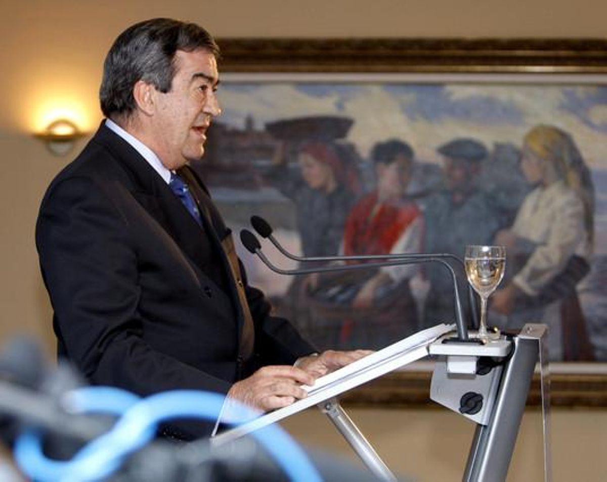 El presidente de Foro, Francisco Álvarez-Cascos, en la rueda de prensa tras las elecciones asturianas. El presidente de Foro, Francisco Álvarez-Cascos, en la rueda de prensa tras las elecciones asturianas.