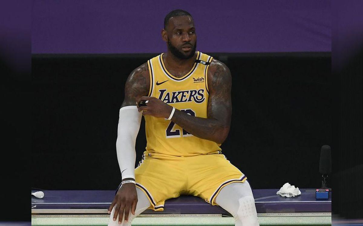 Lebron James, derrotado. Lebron James, derrotado.