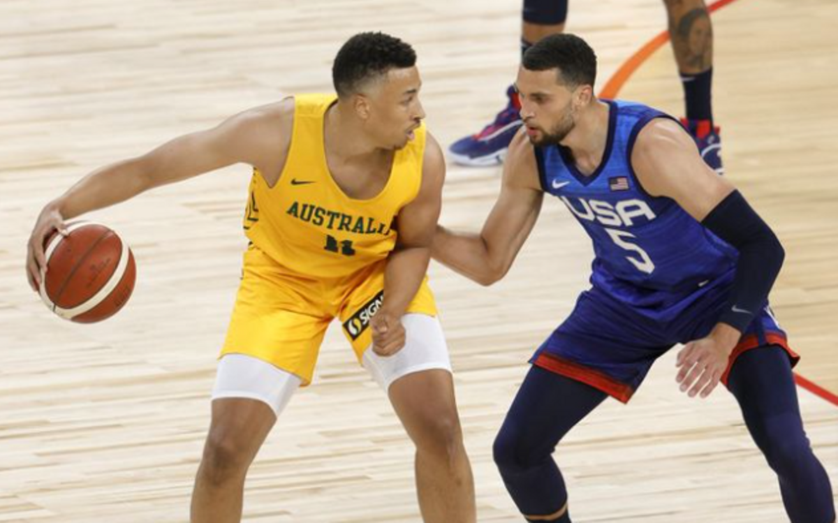 Dante Exum, en acción en los pasado Juegos de Tokio ante el estadounidense Zach Lavine Dante Exum, en acción en los pasado Juegos de Tokio ante el estadounidense Zach Lavine