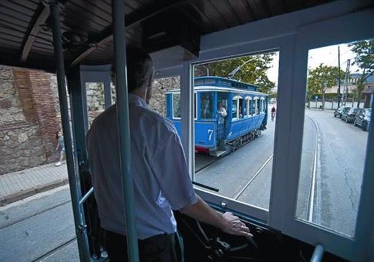 Junts apressa Colau a recuperar el Tramvia Blau i començar les obres el 2023 Junts apressa Colau a recuperar el Tramvia Blau i començar les obres el 2023