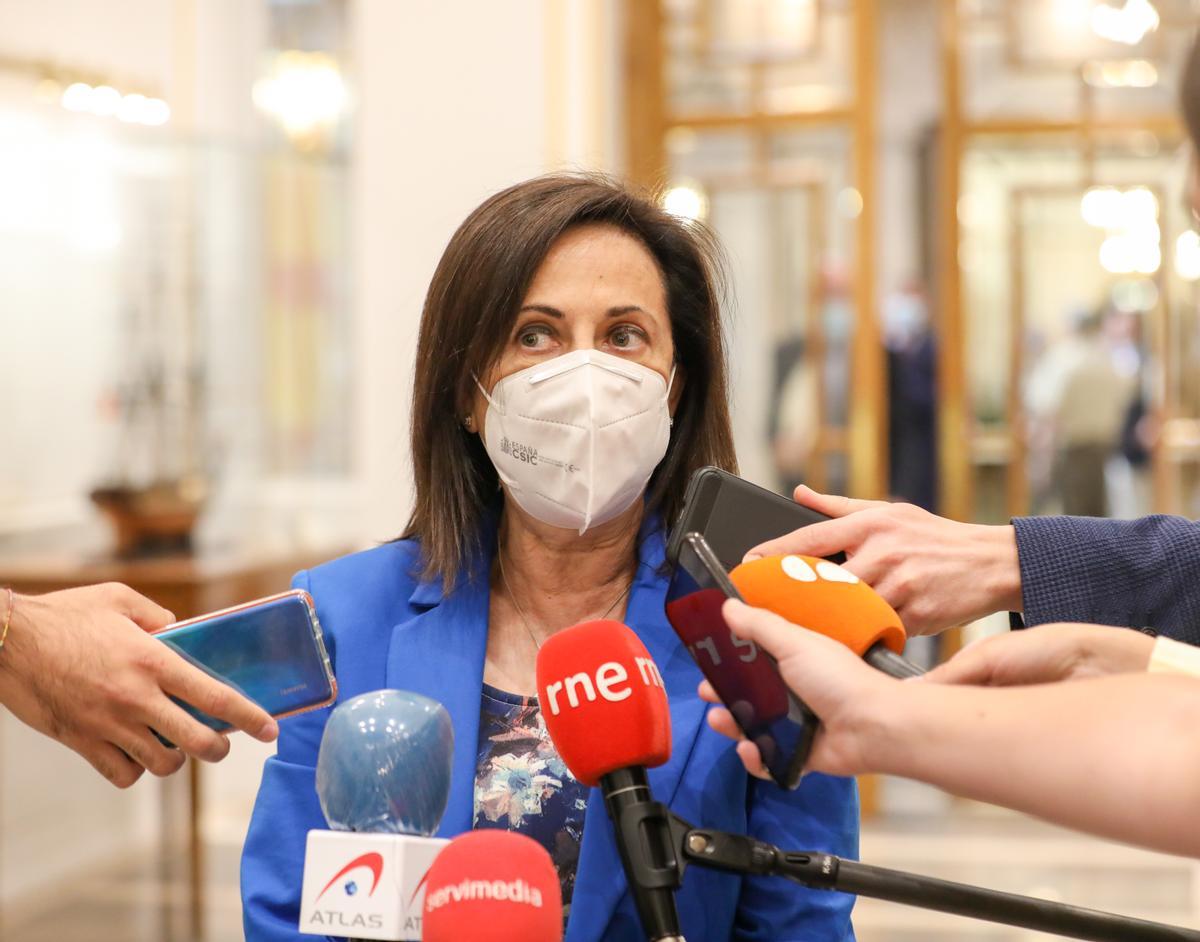 La ministra de Defensa, Margarita Robles, tras el acto de homenaje a las víctimas del covid-19 en el Palacio Real de Madrid, este 15 de julio. La ministra de Defensa, Margarita Robles, tras el acto de homenaje a las víctimas del covid-19 en el Palacio Real de Madrid, este 15 de julio.