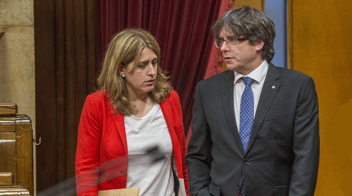 Marta Pascal y Carles Puigdemont, en el Parlament de Catalunya, en mayo del 2017. Marta Pascal y Carles Puigdemont, en el Parlament de Catalunya, en mayo del 2017.