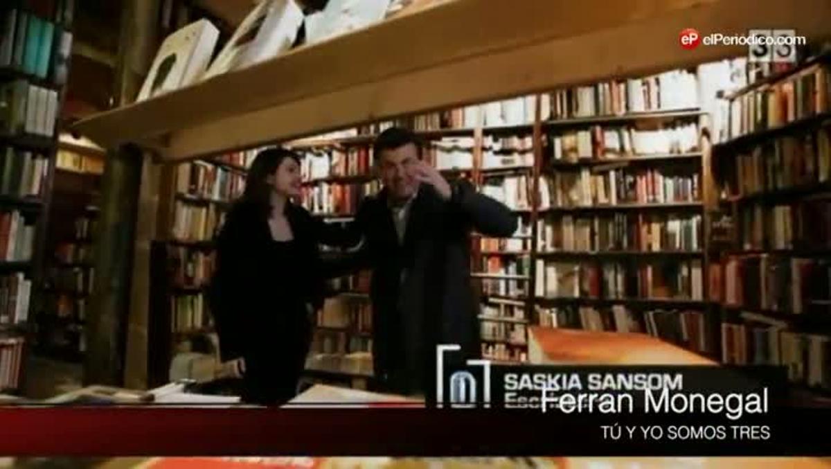 Saskia con Ramon, en la librería ’Shakespeare & Co’, de París (El 33).