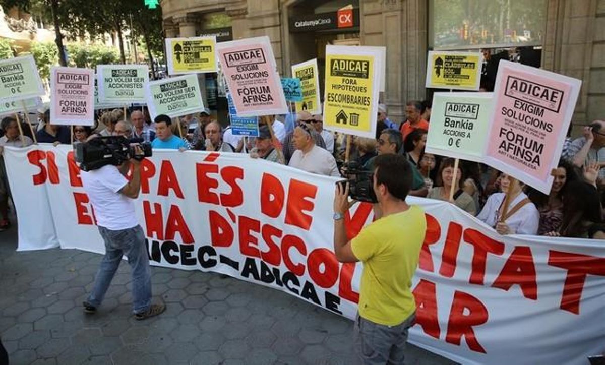 Concentración de afectados por preferentes y cláusulas suelo hipotecarias en Barcelona Concentración de afectados por preferentes y cláusulas suelo hipotecarias en Barcelona