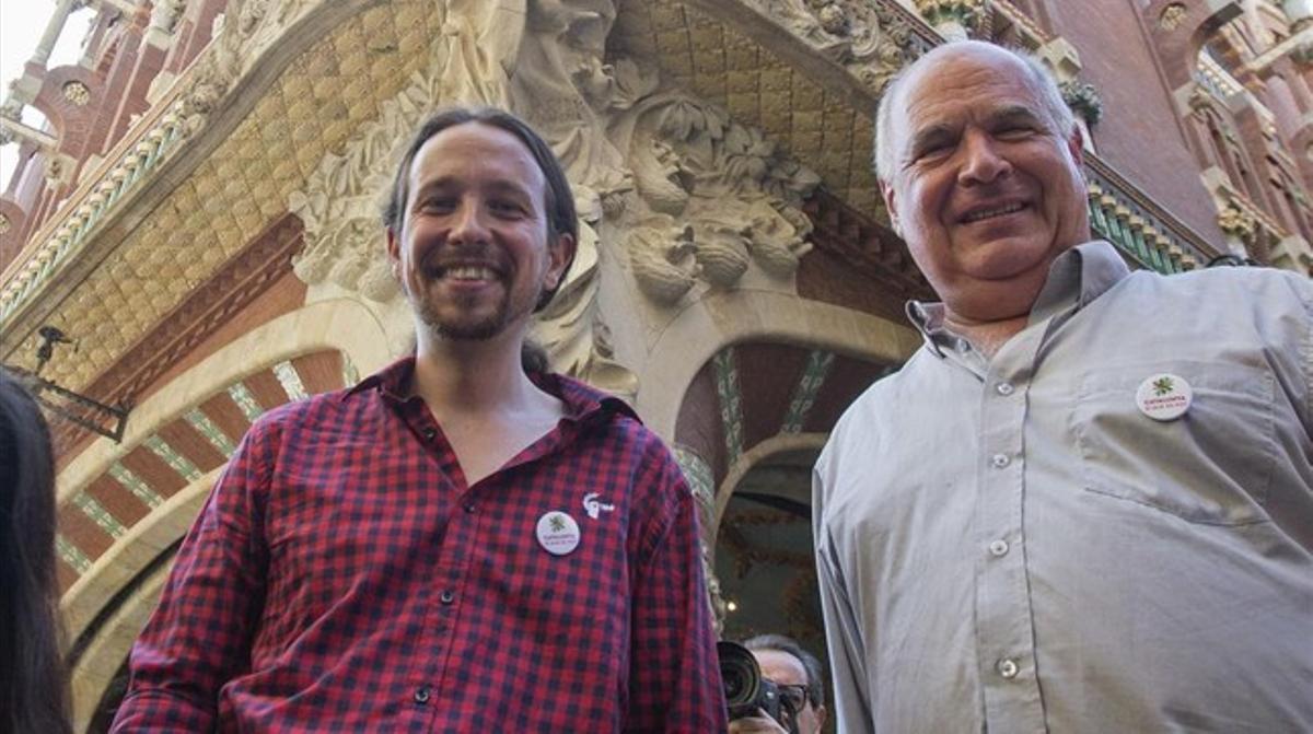 El secretario general de Podemos, Pablo Iglesias, y el cabeza de lista de Catalunya Sí que es Pot, Lluis Rabell.