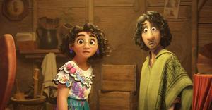 La protagonista de ’Encanto’, Mirabel Madrigal, junto a su tío Bruno, protagonista del ’hit’ de Disney.