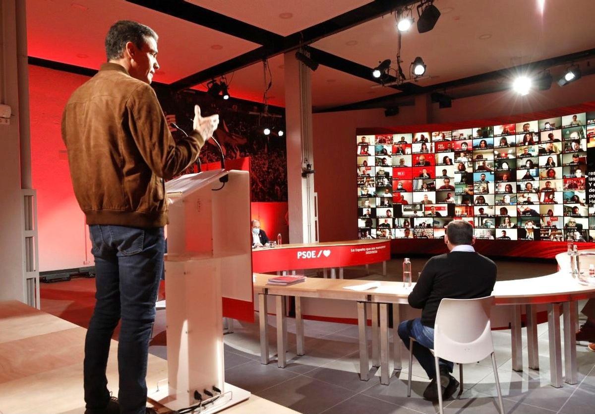 El presidente del Gobierno y secretario general del PSOE, Pedro Sánchez, durante la reunión semipresencial del último comité federal del partido, el 23 de enero, en Barcelona.