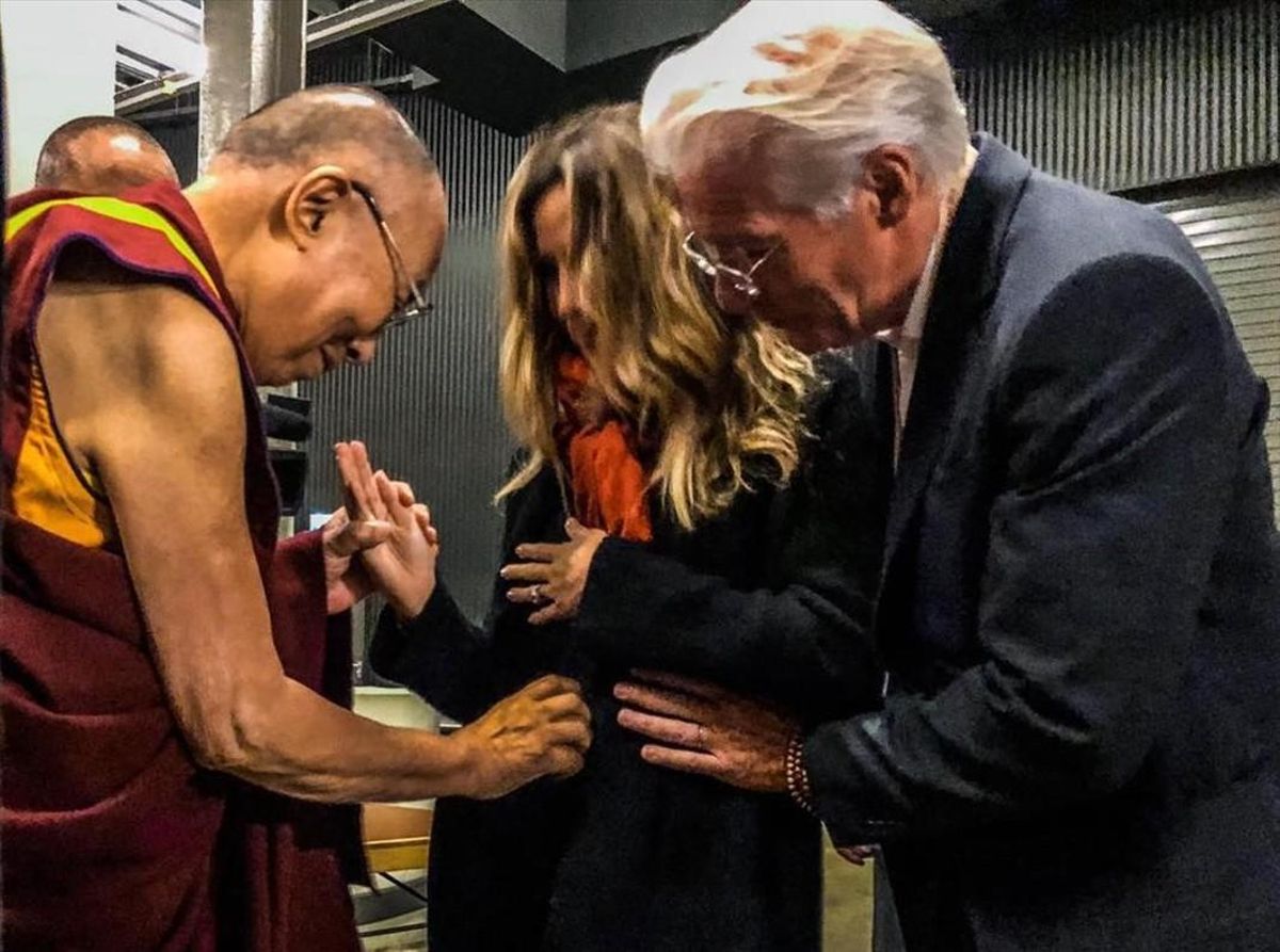 Richard Gere y su esposa confirman su embarazo con la bendición del Dalai Lama. Richard Gere y su esposa confirman su embarazo con la bendición del Dalai Lama.