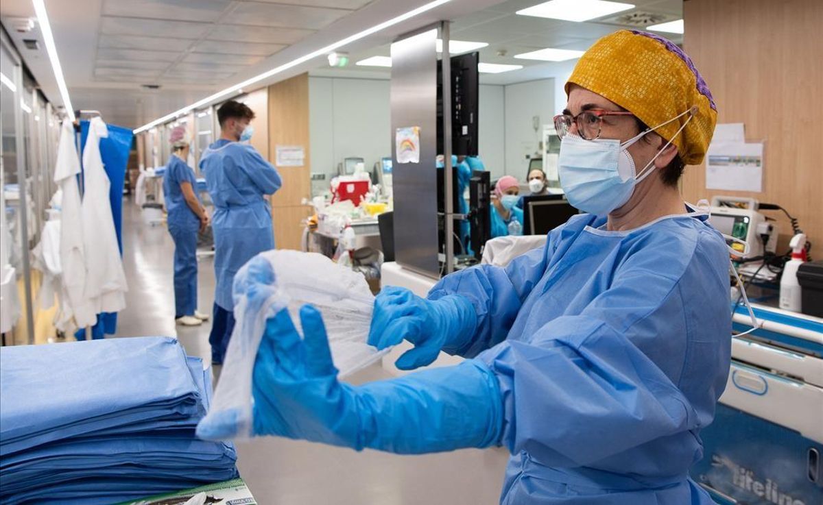 Unidad de cuidados intensivos de enfermos de coronavirus en el Hospital Clínic de Barcelona. Unidad de cuidados intensivos de enfermos de coronavirus en el Hospital Clínic de Barcelona.