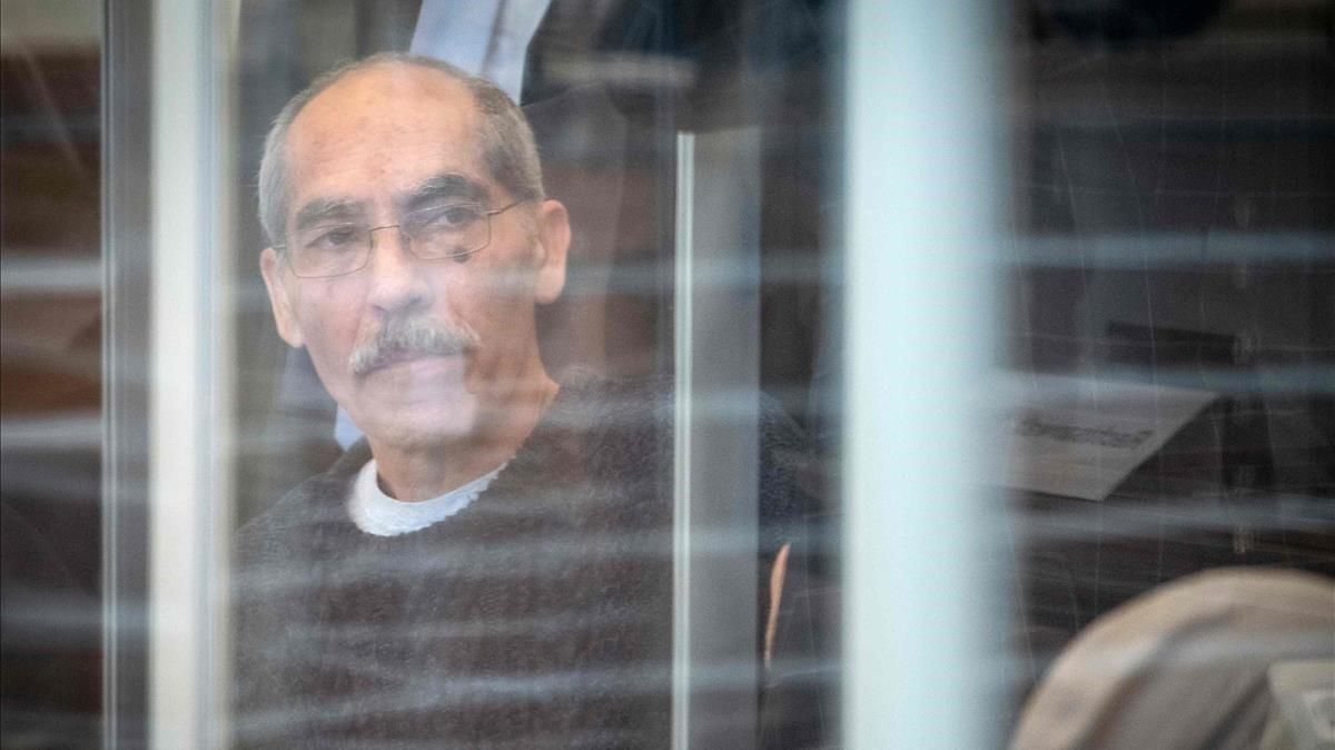 Raslan, ayer, al llegar a la sala donde se celebra el juicio en la ciudad alemana de Koblenz. Raslan, ayer, al llegar a la sala donde se celebra el juicio en la ciudad alemana de Koblenz.
