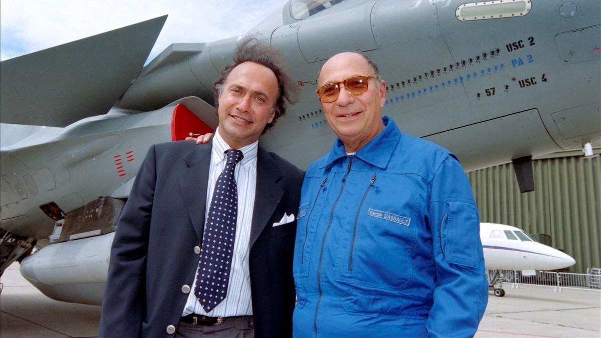 (FILES) In this file photo taken on June 11 1997 Serge Dassault (R) Dassault Group CEO poses with his son Olivier Dassault in front of a Rafale M01 jet fighter in Le Bourget near Paris - Olivier Dassault has died in the crash of his helicopter near Deauville a parlamentiary source said on March 7 2021 (Photo by Jack GUEZ AFP) (FILES) In this file photo taken on June 11 1997 Serge Dassault (R) Dassault Group CEO poses with his son Olivier Dassault in front of a Rafale M01 jet fighter in Le Bourget near Paris - Olivier Dassault has died in the crash of his helicopter near Deauville a parlamentiary source said on March 7 2021 (Photo by Jack GUEZ AFP)