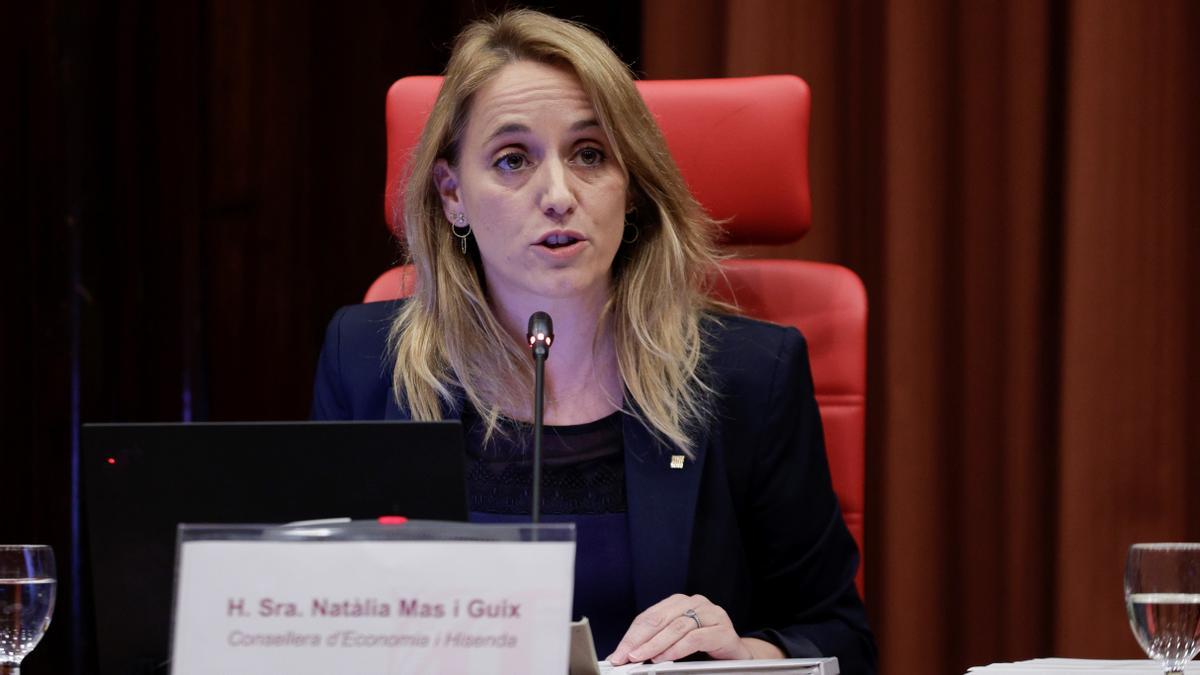 La consellera de Economía y Hacienda  Natàlia Mas, comparece en el Parlament.