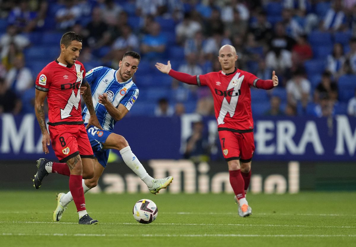 El Rayo tumba a un gris Espanyol, silbado en su casa (0-2) El Rayo tumba a un gris Espanyol, silbado en su casa (0-2)