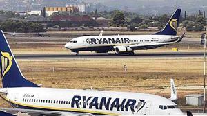 El Govern balear multa con 24.000 euros a Ryanair por cobrar el equipaje de mano
