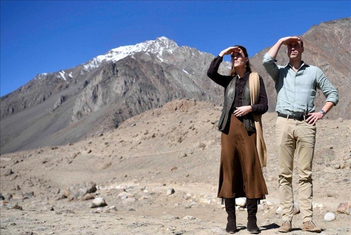 El príncipe Guillermo y su esposa, Catalina, en su visita al glaciar Chiatibo, en Paquistán, el pasado octubre. El príncipe Guillermo y su esposa, Catalina, en su visita al glaciar Chiatibo, en Paquistán, el pasado octubre.
