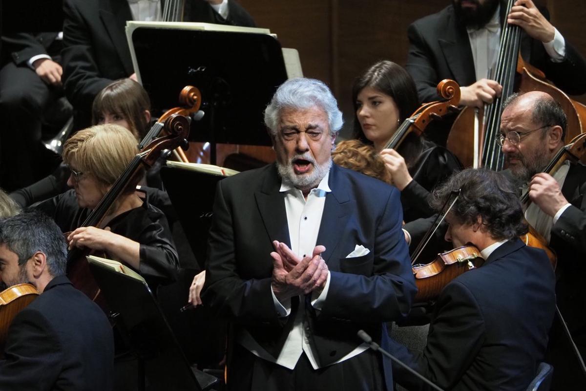 Plácido Domingo (77) ha sido cantante de ópera, director de orquesta y, actualmente, es director general de la Ópera de Los Ángeles.