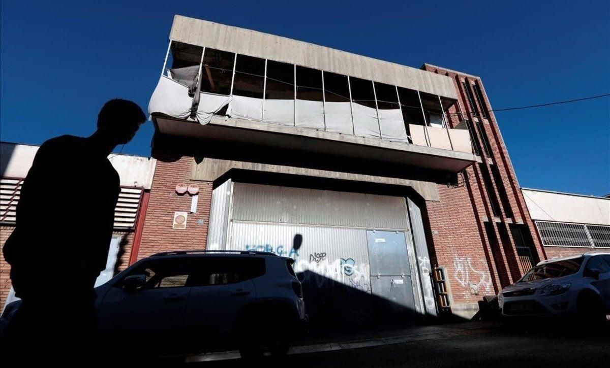 La nave industrial abandonada en Sabadell donde fueron detenidos seis presuntos agresores. La nave industrial abandonada en Sabadell donde fueron detenidos seis presuntos agresores.