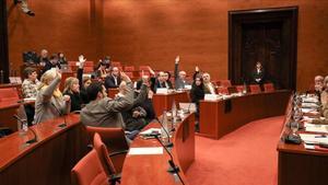 Junts pel Sí y ’comuns’ apoyan el recurso al artículo 155, este miércoles en el Parlament.