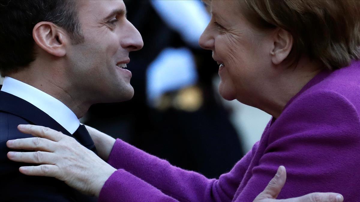Macron recibe a Merkel en el Elíseo. Macron recibe a Merkel en el Elíseo.