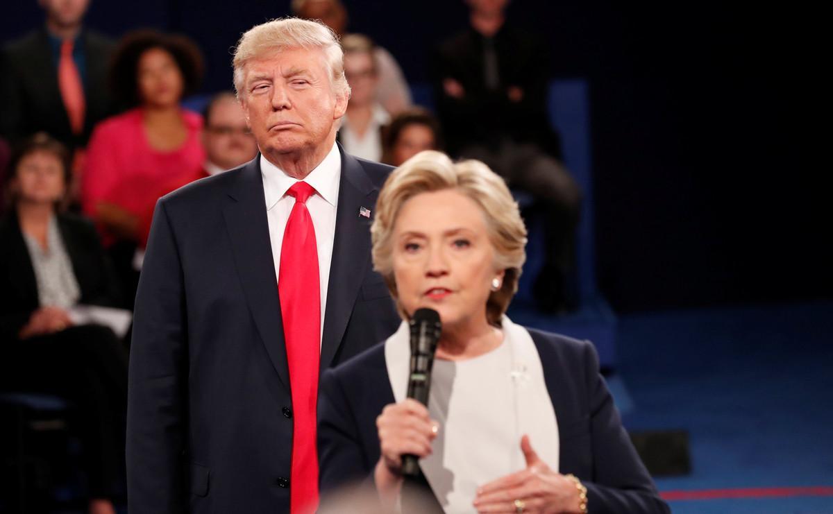 Hillary Clinton y Donald Trump, durante el debate del 9 de octubre en San Luis (Misuri).