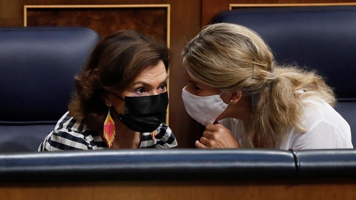 Carmen Calvo y Yolanda Díaz conversan en el Congreso. Carmen Calvo y Yolanda Díaz conversan en el Congreso.