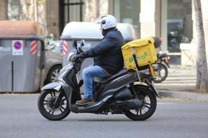 Otro motociclista de Glovo, el 29 de noviembre en la capital.
