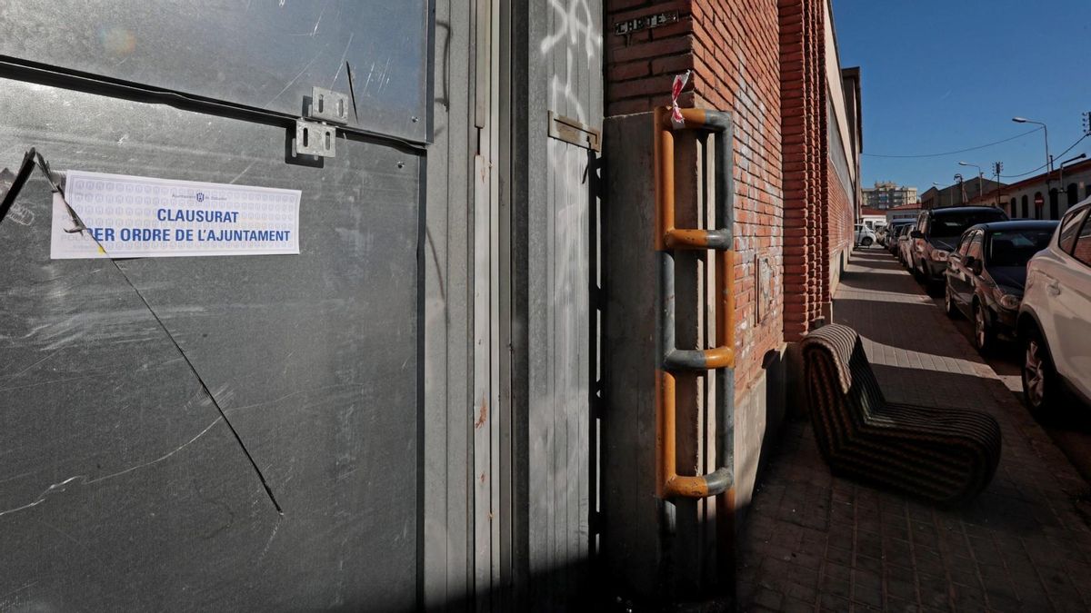 Vista de la nave industrial abandonada en la calle Germans Farguell 34-36 del barrio Can Feu de Sabadell donde presuntamente se produjo la violación múltiple, en febrero de 2019. Vista de la nave industrial abandonada en la calle Germans Farguell 34-36 del barrio Can Feu de Sabadell donde presuntamente se produjo la violación múltiple, en febrero de 2019.