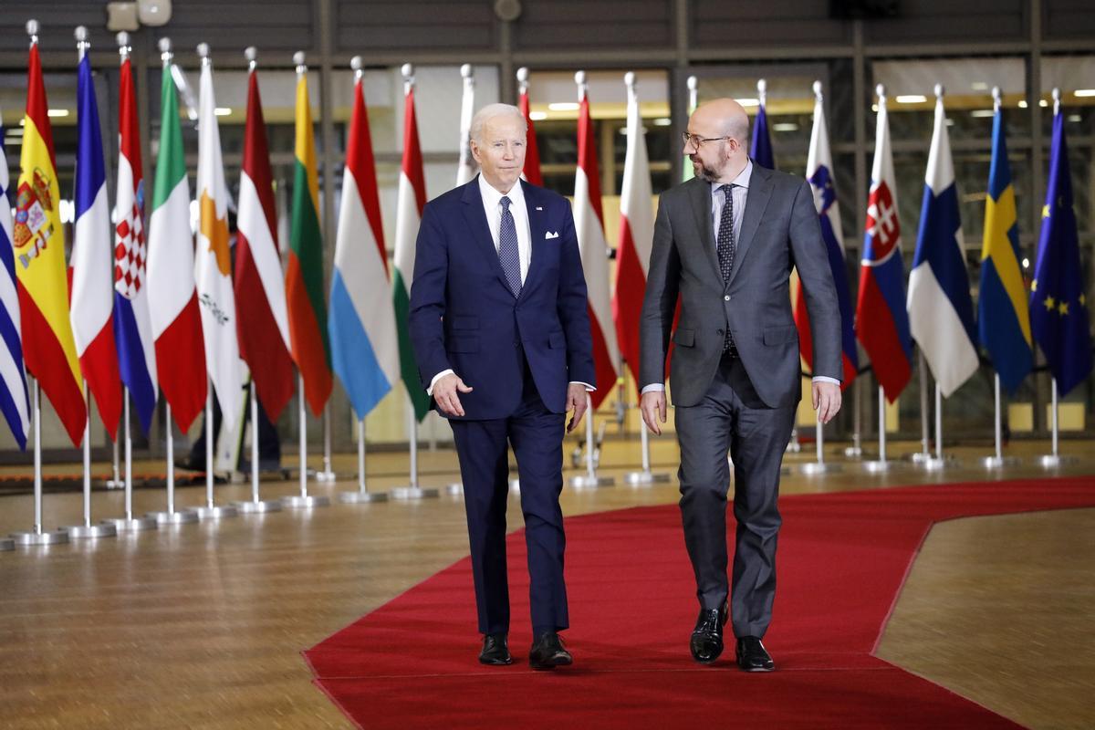 El presidente del Consejo Europeo, Charles Michel, recibe al presidente de Estados Unidos, Joe Biden, este jueves en Bruselas.)