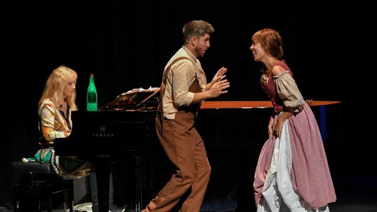 Una escena de ’Mans a l’òpera!’, de El Petit Liceu. Una escena de ’Mans a l’òpera!’, de El Petit Liceu.
