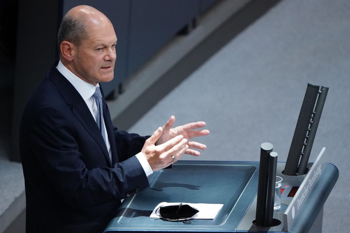 El candidato a canciller del SPD da un discurso ante el Parlamento alemán. El candidato a canciller del SPD da un discurso ante el Parlamento alemán.