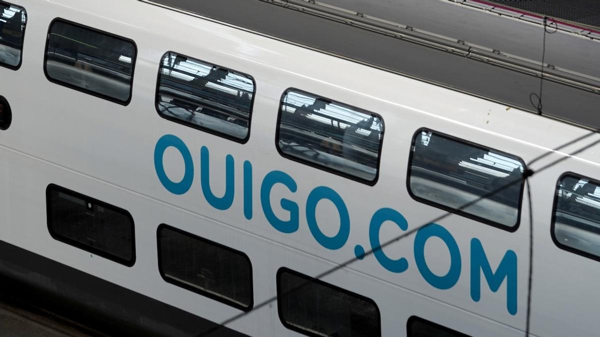Un tren de Ouigo en la estación de Atocha de Madrid.