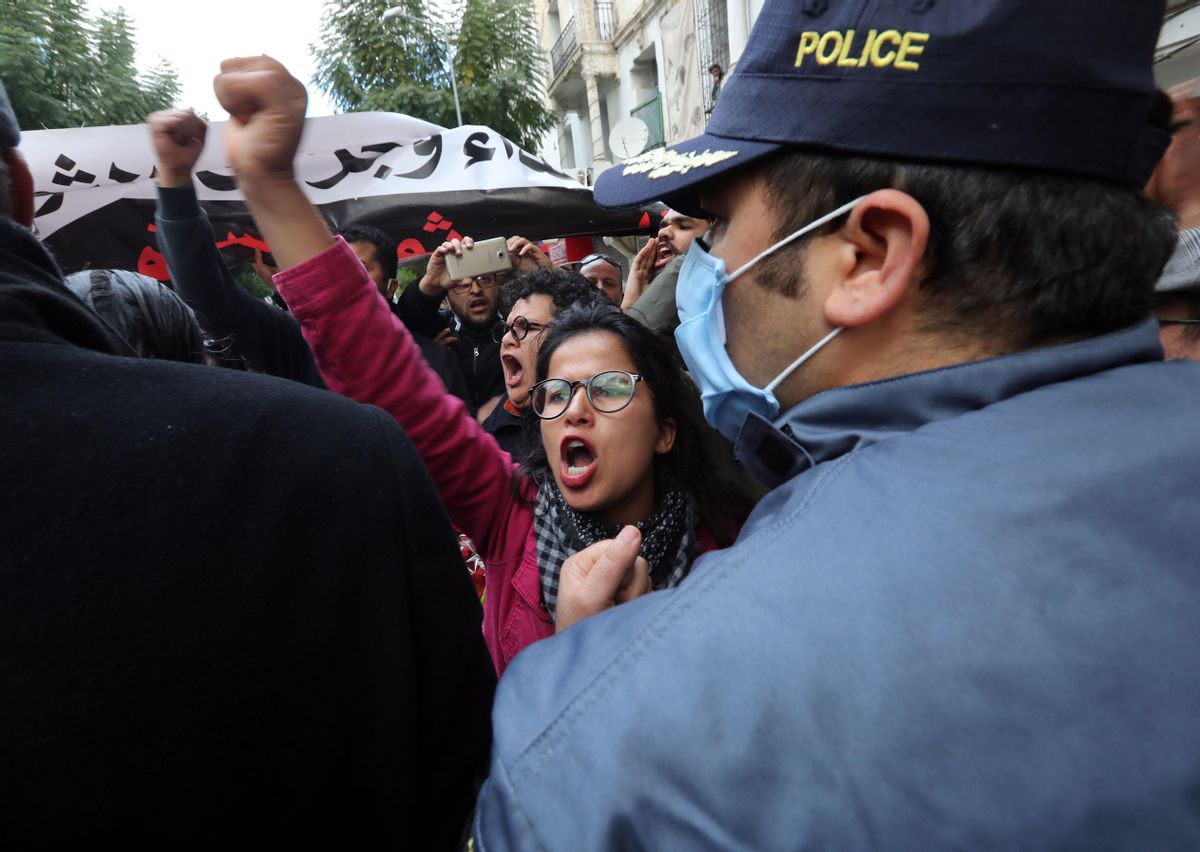 Manifestación de heridos durante la revuelta que obligó a huir de Túnez el dictador Ben Alí Manifestación de heridos durante la revuelta que obligó a huir de Túnez el dictador Ben Alí