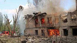 Rusia bombardea un hospital en Dnipro y causa al menos dos muertos