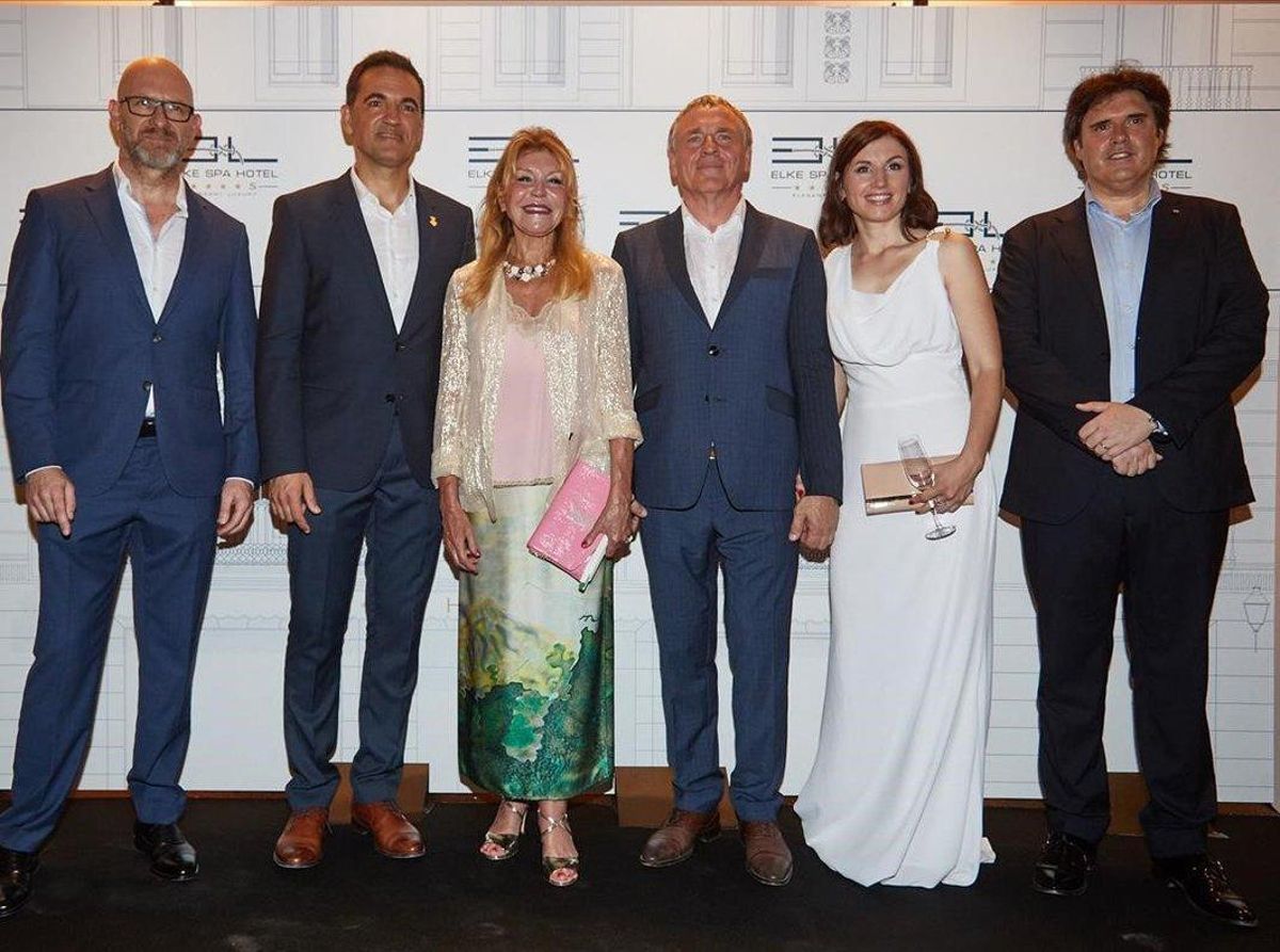 En la imagen, de izquierda a derecha: David Ribas, Carles Motas, Carmen Cervera, Viktor Marshev, Yulia Golubchikova y Pere Vila. En la imagen, de izquierda a derecha: David Ribas, Carles Motas, Carmen Cervera, Viktor Marshev, Yulia Golubchikova y Pere Vila.
