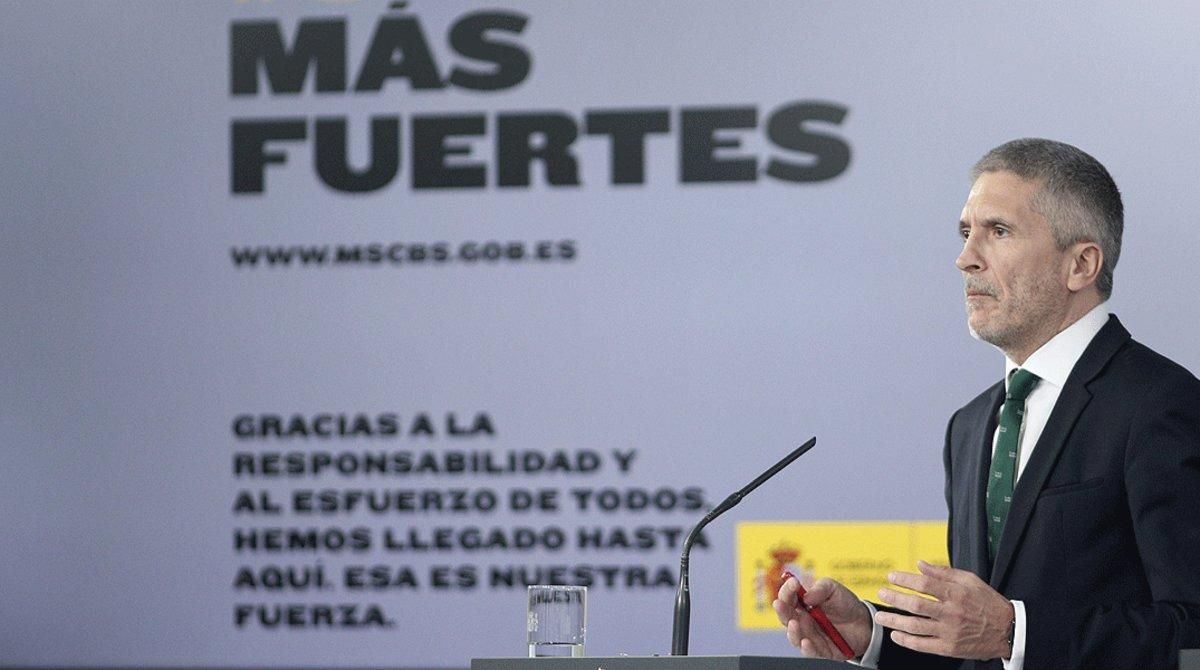 El ministro del Interior, Fernando Grande-Marlaska, comparece ante los medios tras el Consejo de Ministros celebrado en la Moncloa, este martes. El ministro del Interior, Fernando Grande-Marlaska, comparece ante los medios tras el Consejo de Ministros celebrado en la Moncloa, este martes.