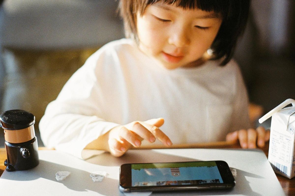 Control parental: Cómo evitar que tus hijos se descarguen aplicaciones en el móvil Control parental: Cómo evitar que tus hijos se descarguen aplicaciones en el móvil
