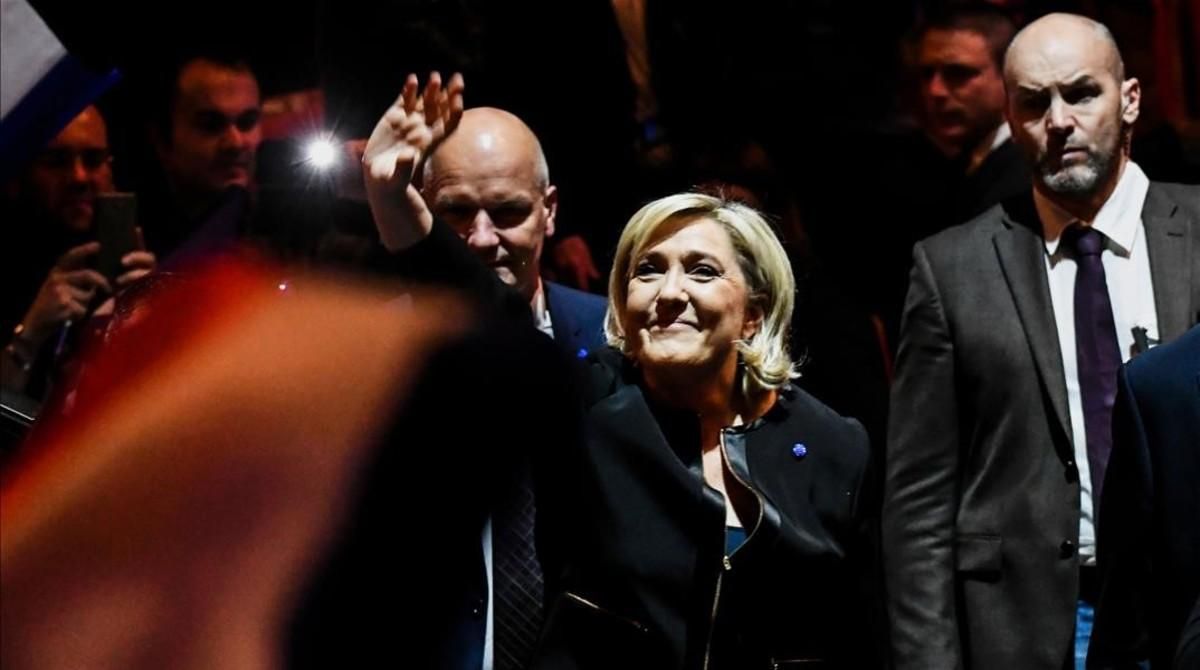 La líder del Frente Nacional, Marine Le Pen, antes de su intervención en la presentación de su campaña en Lyon. La líder del Frente Nacional, Marine Le Pen, antes de su intervención en la presentación de su campaña en Lyon.
